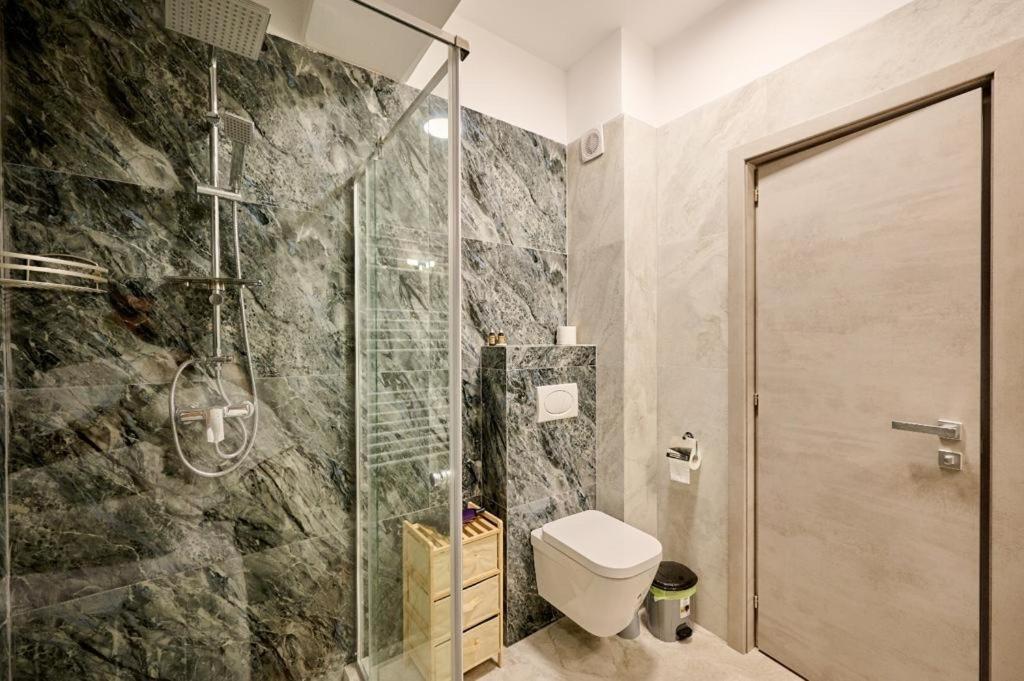 Studio 704 Mamaia N Navodari Inside 5 Stars Resort First Line To The Sea Exteriör bild